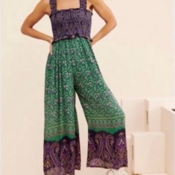 Urban Outfitters Smocked Floral Jumpsuit SZ XS Multicolor Wide Leg Boho NWT - Picture 3 of 10